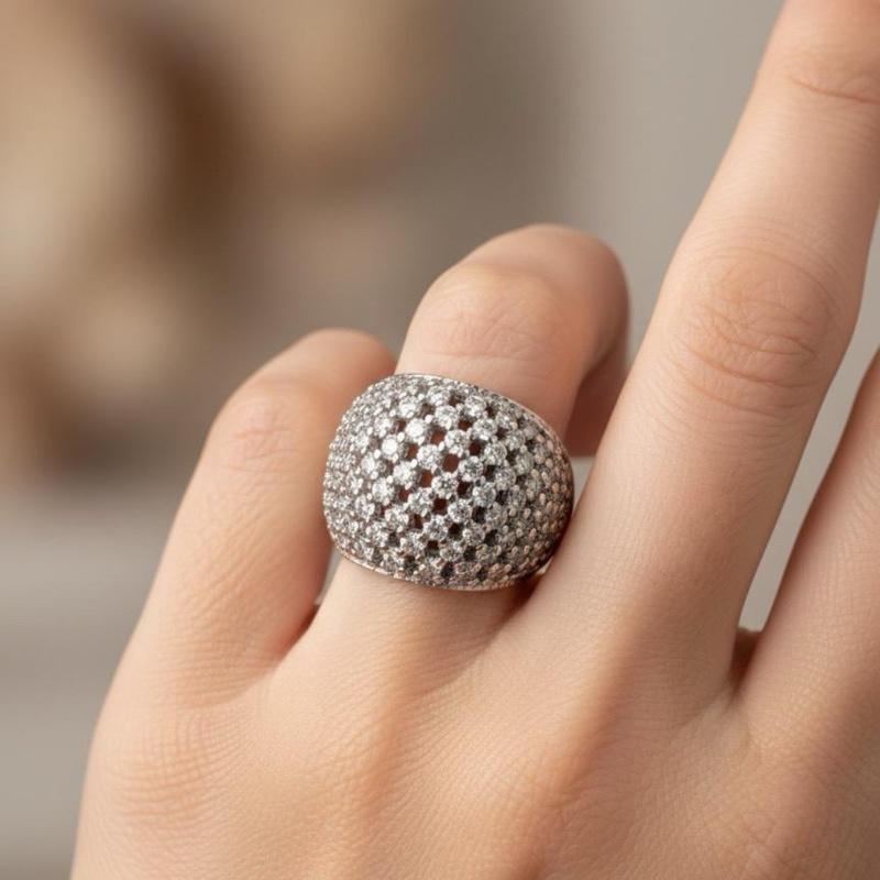 Anello Dome in Acciaio con Pave' di Zirconi Elegante e Brillante per Donna