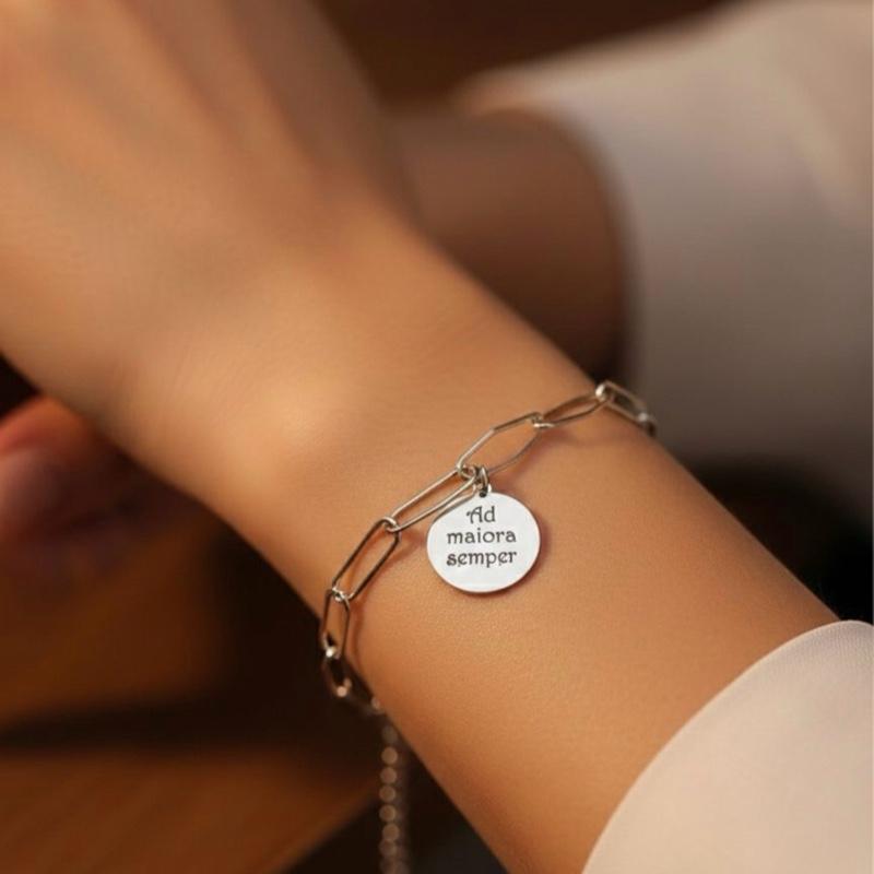 Bracciale Ad Maiora Semper in Acciaio Inox con Charm Personalizzato per Stile Elegante e Durabile Catena Elegante Simbolo di Forza e Crescita