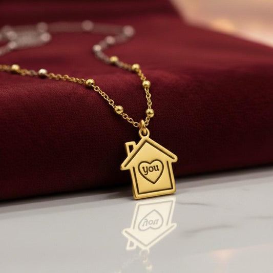 Collana "You & Me" – Ciondolo Casa in Acciaio Inossidabile con Incisioni "You" e "Me" – Perfetta per San Valentino