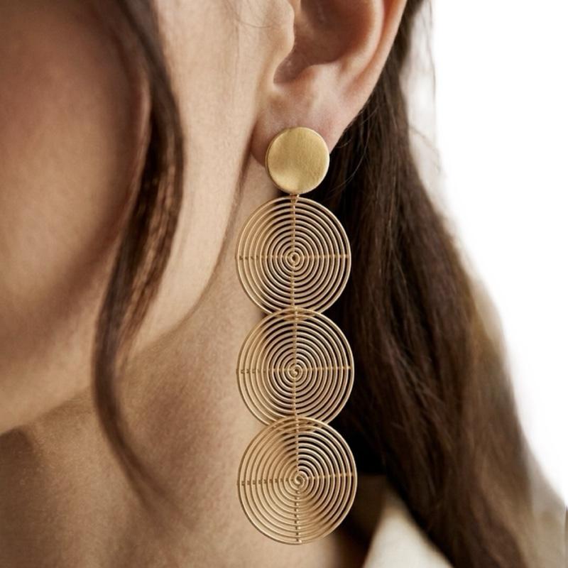 Orecchini Orbit Collezione Golden in Acciaio Design Elegante con Cerchi Intrecciati per un Look Moderno e Raffinato