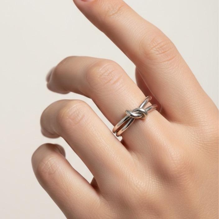 Anello Intreccio in Acciaio Design Elegante e Moderno per Donna Accessorio di Moda Unico