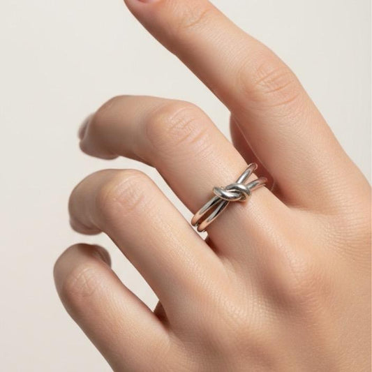 Anello Intreccio in Acciaio Design Elegante e Moderno per Donna Accessorio di Moda Unico