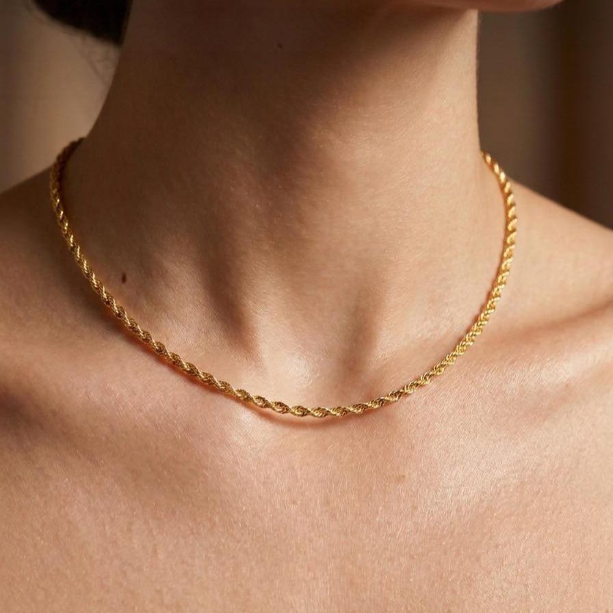 Girocollo Corda Slim Acciaio inossidabile con Chiusura Regolabile in Gold e Silver per Look Elegante e Versatile