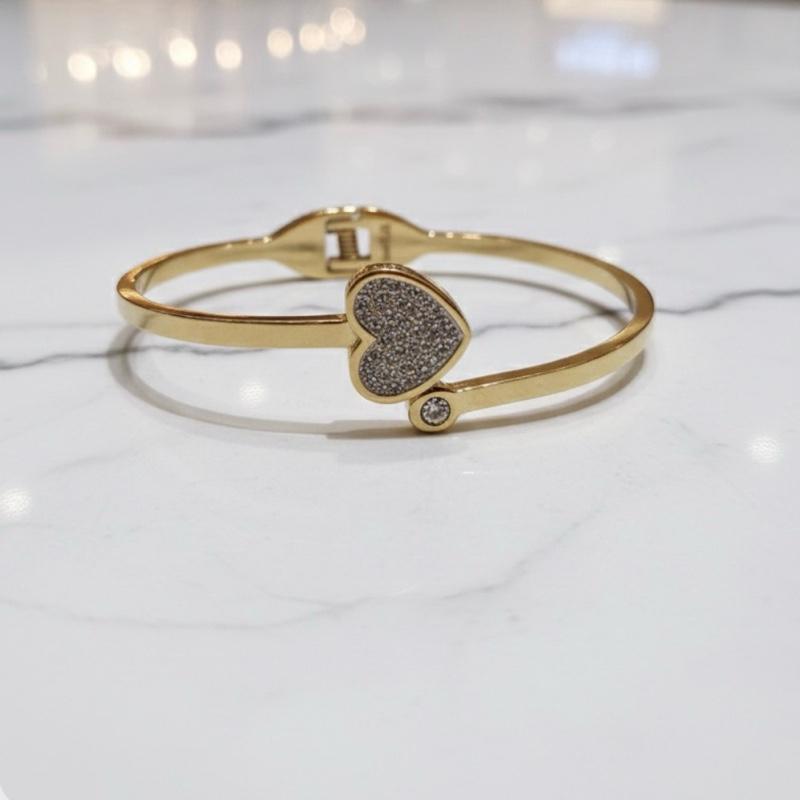 Bracciale Rigido Forever Yours in Acciaio Inossidabile con Cuore Pavé e Zircone Design Minimalista Elegante