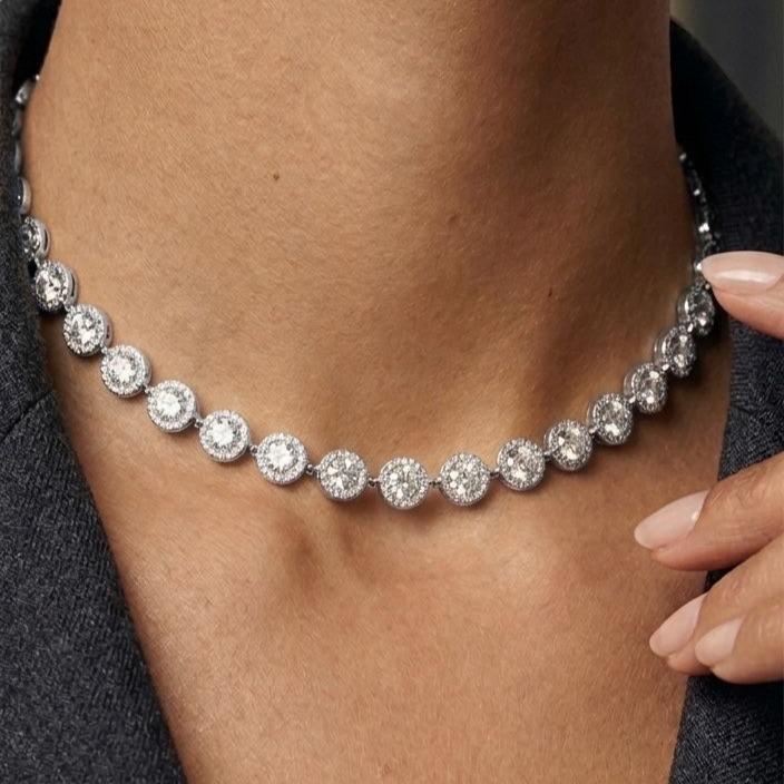 Girocollo Musa in Acciaio Inossidabile e Zirconi Brillanti Design Iconico Finitura Gold Chiusura Regolabile per Vestibilità Comoda e Stile Versatile