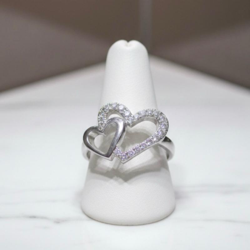 Anello Eros: Il Simbolo del Tuo Legame in Acciaio con Design Cuore Brillante per Donna