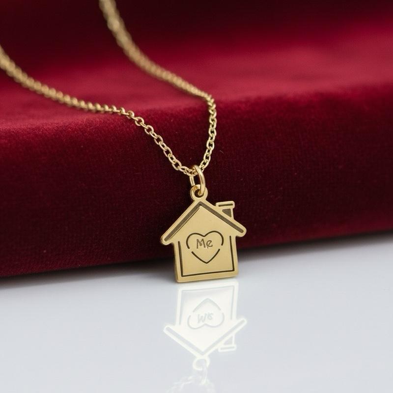 Collana "You & Me" – Ciondolo Casa in Acciaio Inossidabile con Incisioni "You" e "Me" – Perfetta per San Valentino