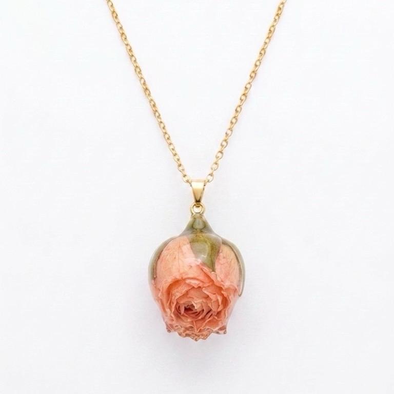 Collana Bocciolo essiccato e resinato Charm adatto a tutti i tipi di collane per un look elegante e versatile